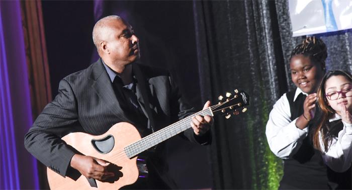 Bernie Williams playing at the White House 